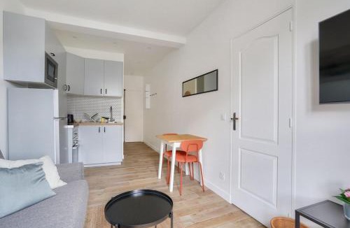 Aubervilliers Apartment | Bright apartment for 2 people just ouside Paris