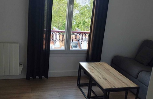 19th Arrondissement Apartment | Bright apartment