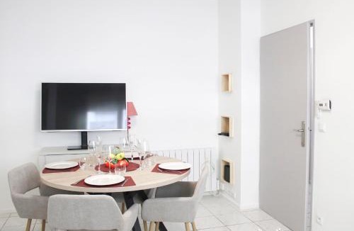 Les Puces de Saint-Ouen Apartment | Bright apartment near Paris Montmartre