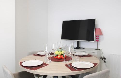 Les Puces de Saint-Ouen Apartment | Bright apartment near Paris Montmartre