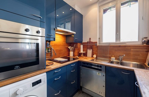 Montmartre Apartment | Bright apartment with stunning Eiffel Tower view PRE