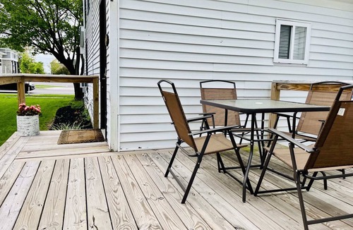 Clayton Condo | Bright Bespoke 1-BR Unit in the Cottages on James