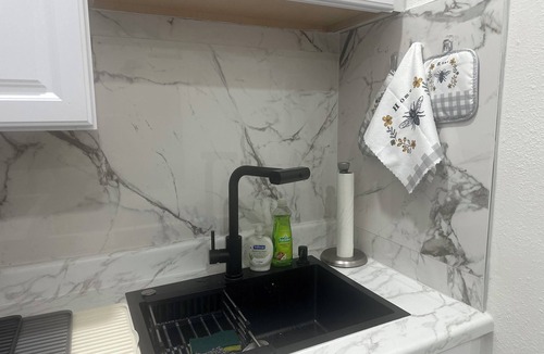 Fort Myers Apartment | Bright & Charming Room with All Amenities In delightful Fort Myers