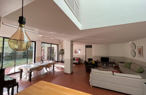 Issy-les-Moulineaux House | Bright house with garden and parking near Paris