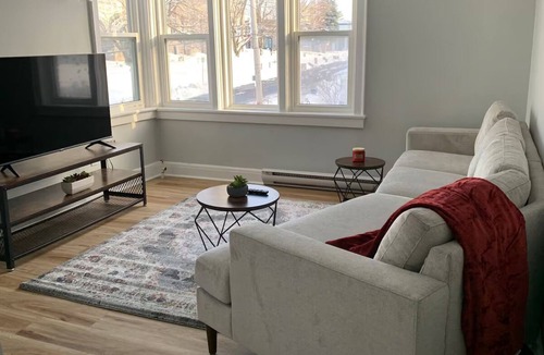 Cornwall Apartment | Bright Large New 1 Bed, Centrally Located