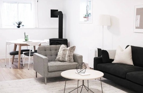 Southgate Apartment | Bright & Modern Country Escape