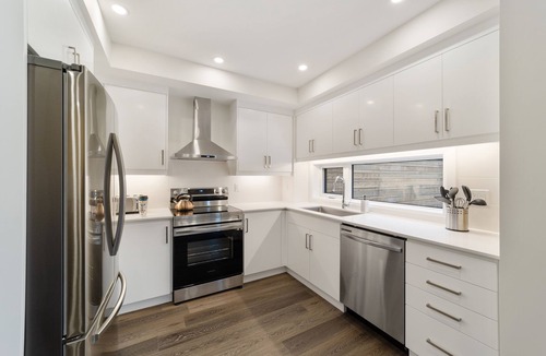 Palmerston House | Bright Modern Private Oasis Whole Laneway 3BR 3BA