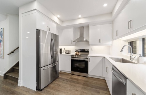 Palmerston House | Bright Modern Private Oasis Whole Laneway 3BR 3BA