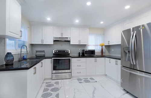 Ajax House | Bright & Spacious 4BR Home | Private Backyard | Near Downtown Toronto