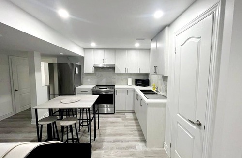 Mount Pleasant Apartment | Bright & Spacious Luxury Suite - A Comfy Getaway