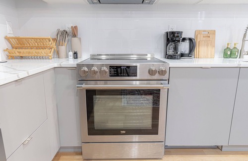Bushwick House | Bright Studio Duplex w/Backyard & W/D