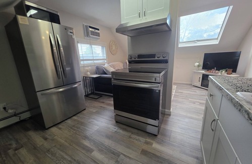 Wantagh Apartment | Bright & Updated 1 BR in the heart of Levittown