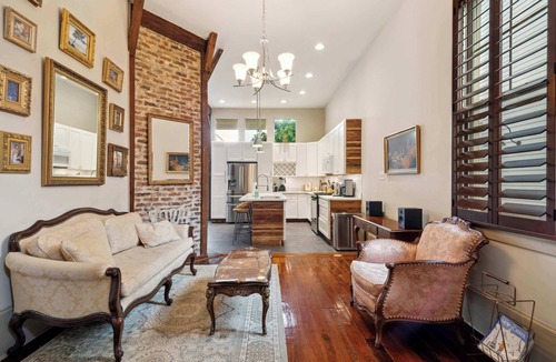 Faubourg Lafayette Villa | Bright Victorian House w Heated Pool 6br|4ba