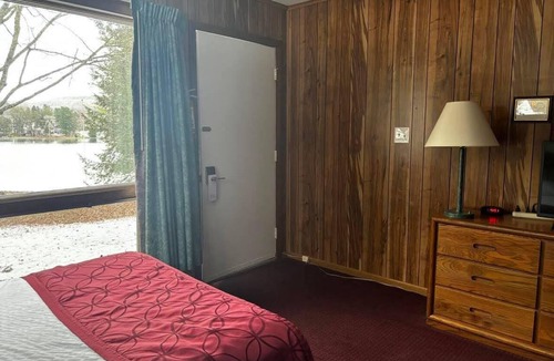 Hamilton Hotel | Brilliant 1-bedroom hotel room in vibrant Hamilton - #312 Gilbreth