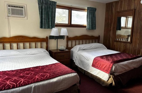 Hamilton Hotel | Brilliant 1-bedroom hotel room in vibrant Hamilton - #325 Taylor