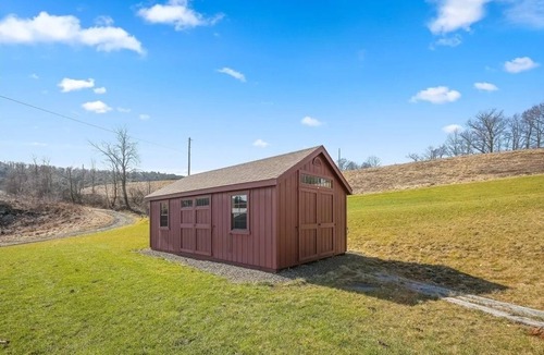 West Oneonta Villa | Brockway's 5 bed 4 bath Homestead Minutes From All-Star Village