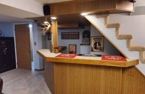 Dellslow House | Brookehaven Bungalow. Minutes from WVU, Hiking, & Cheat Lake!