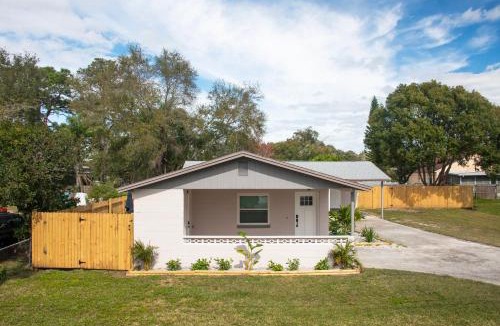 Pine Castle House | Buchanon Bungalows