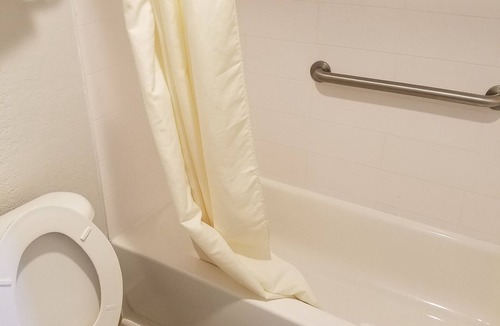 Survey Creek Hotel | Budget Inn