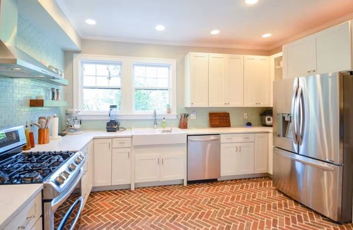 Starkville House | Bully's Brownstone: Spacious 4-bedroom house in amazing Starkville