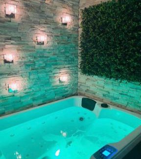 Bondy Apartment | BY NEPTUNE - Appartement Rustique JACUZZI