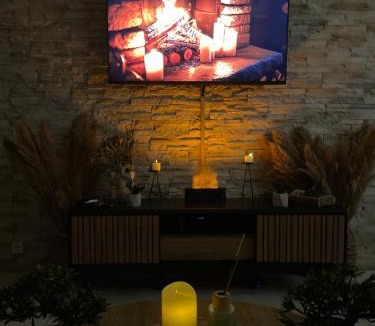 Bondy Apartment | BY NEPTUNE - Appartement Rustique JACUZZI
