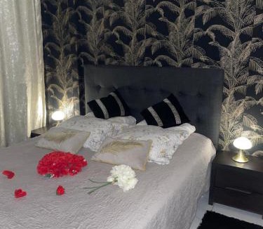 Bondy Apartment | BY NEPTUNE - Appartement Rustique JACUZZI