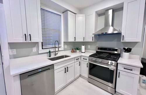 Oakland House | By PITT and Presbyterian| Outdoor Living| Free Pkg