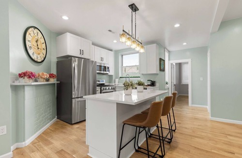 Bluff House | By PPG,Duquesne,Mercy |Exquisite, New |Free Parkin