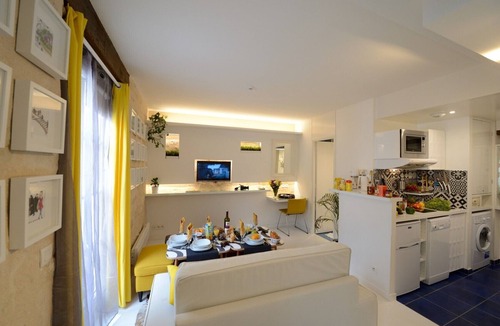 3rd Arrondissement Apartment | C2G White moon