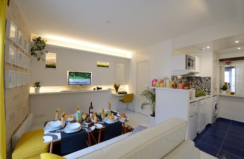 3rd Arrondissement Apartment | C2G White moon