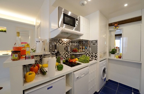 3rd Arrondissement Apartment | C2G White moon