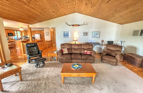 Rideau Lakes House | Evergreen Grove | Waterfront Cottage on Loon Lake