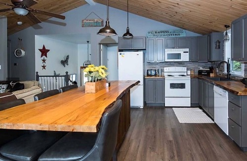 Unorganized Centre Parry Sound Cottage | Private Lakefront Cottage on Deer Lake