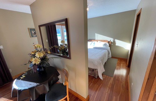 Unorganized Centre Parry Sound Cabin | Bucks Lodge and Grill