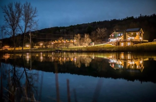 Oneida Cabin | Cabin, cottage, fishing, hunting, trails, creek, ponds, nature