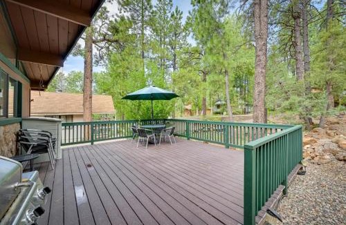 Munds Park House | Cabin in the Pines with Fireplace