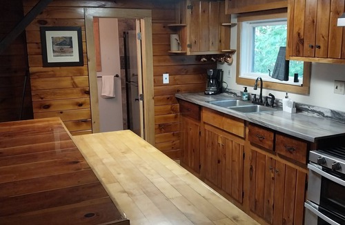 Watkins Glen Cabin | Cabin in the woods. Minutes to Watkins Glen State Park, Racetrack & Wine Trail!