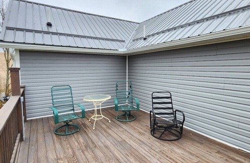 Wellsboro House | Cabin Near PA Canyon Family-Friendly sleep 12