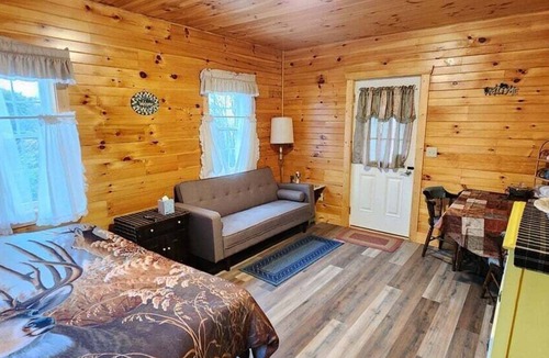 Wellsboro House | Cabin Near PA Canyon Family-Friendly sleep 12