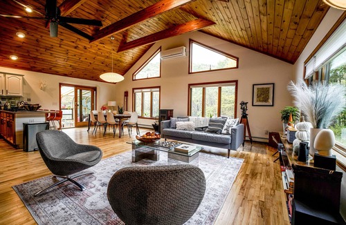 Walton Cabin | Cabin Noir - Private & Modern Cabin in the Western Catskills