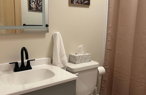 Vernon Cabin | Cabin - Room 21 - 1 Bedroom, full bath, mini-fridge, microwave