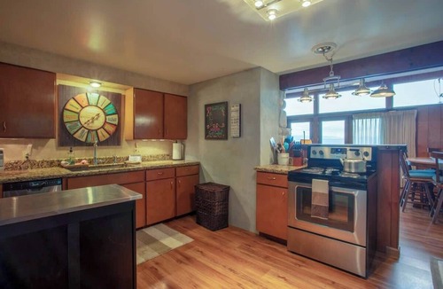 Sagle House | Cabin With Hot Tub And Private Dock in Bottle Bay