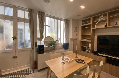 11th Arrondissement Apartment | Calm & Charming Atelier in Paris