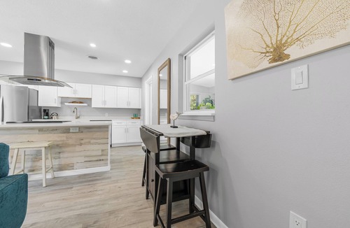 Sherwood Forest House | Calm Oasis Home, Pool, Walk to Restaurants