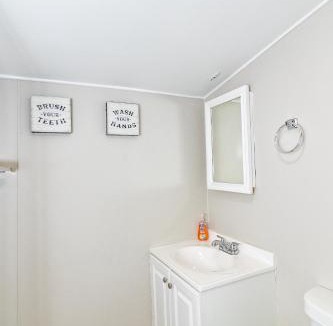 Tannersville House | Camelback cottage - on ONE ACRE & near local attractions