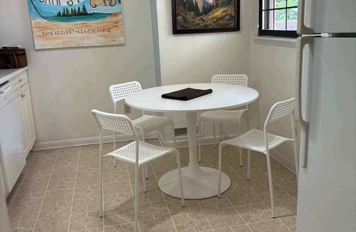 Mount Washington Apartment | Camp Sycamore – Your Cozy Pittsburgh Retreat!