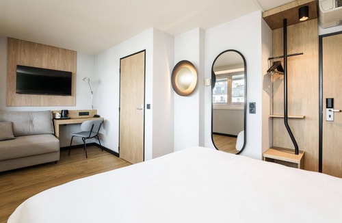 Le Blanc-Mesnil Hotel | Campanile Le Blanc Mesnil