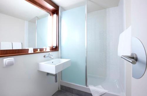 Roissy-en-France Hotel | Campanile Paris CDG Airport Villepinte