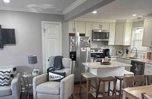 Starkville Condo | 🐾CAMPUS COWBELL🐾 Located on Campus! Goodie basket for guests!